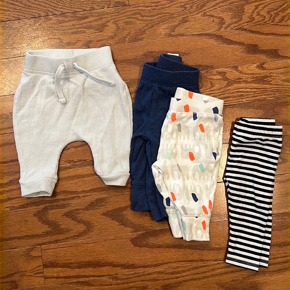 Baby pants: 0-3 months (x4)